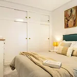 Atico Pink Beachfront 아파트
